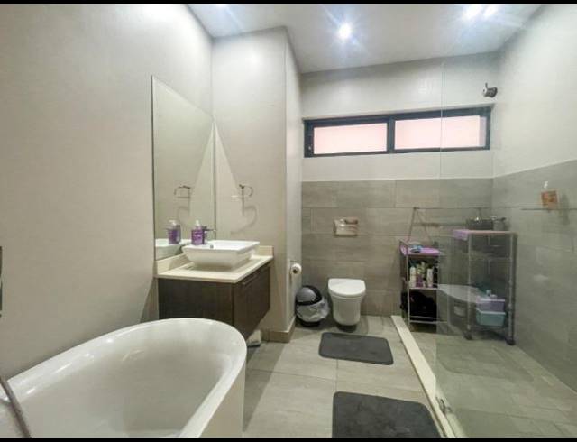 2 BEDROOM PROPERTY TO RENT IN MENLO PARK